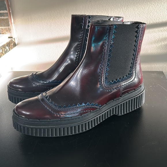 Tod’s Leather Chelsea Booties - Picture 3 of 6
